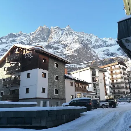 Apartment Casa Cervinia Oasi Della Montagna *